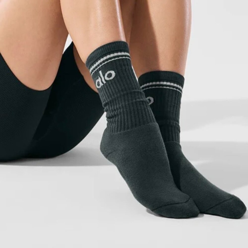 ALO Yoga Unisex Throwback Socks in Charcoal Green/Ivory - NEW‎